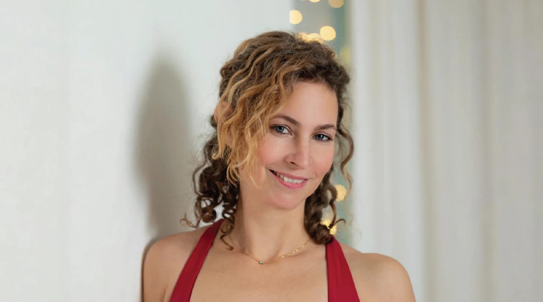 Black-and-white portrait of Linda Rubesch, Teacher Training behind emoceanyoga.com
