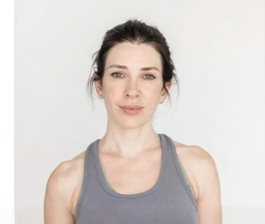 Portrait of Helen Calligeris, Yoga Teacher behind intergr8therapy.com
