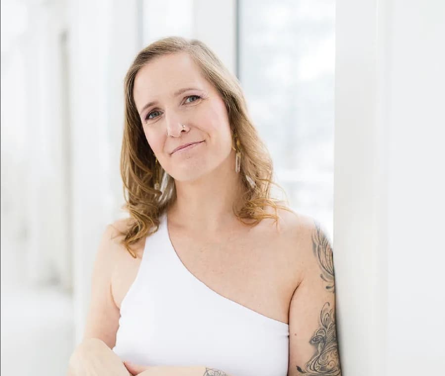 Portrait of Alecia Iwanchuk, Studio Owner behind intentions-yoga.ca