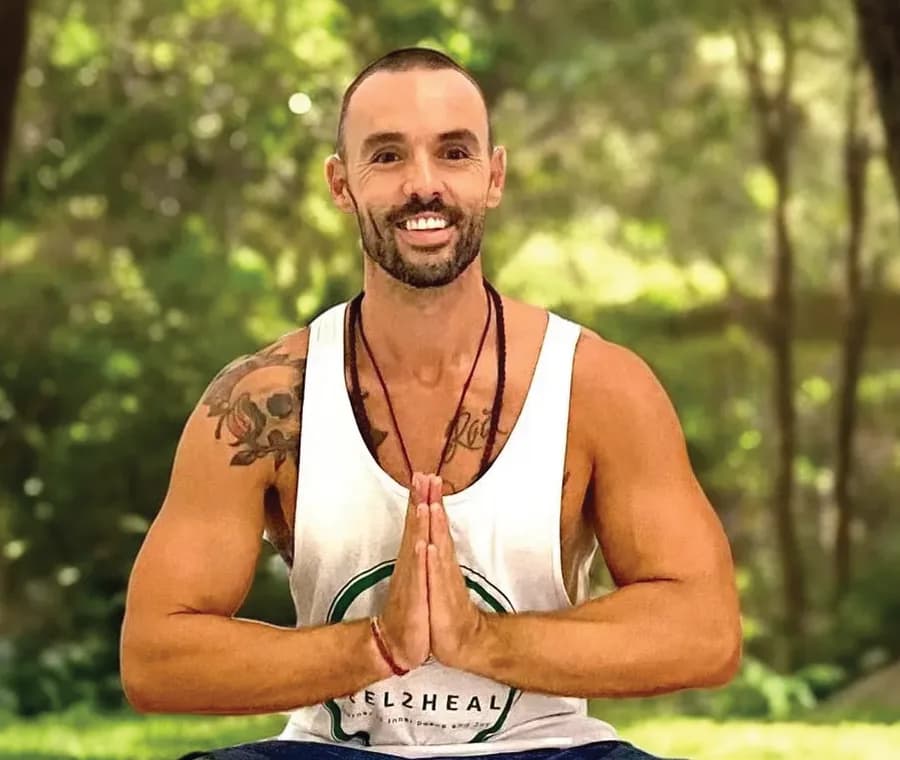 Portrait of Eric Leto Soares, Teacher Training behind ericyogabali.com