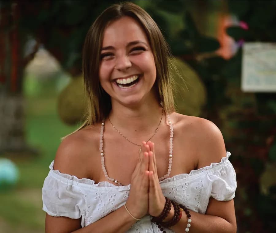 Portrait of Dalia Gencher, Teacher Training behind daliagencher.com