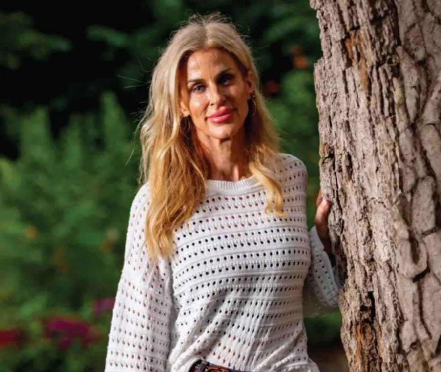 Portrait of Leslie Lecain, Yoga Tech behind Leslie LeCain